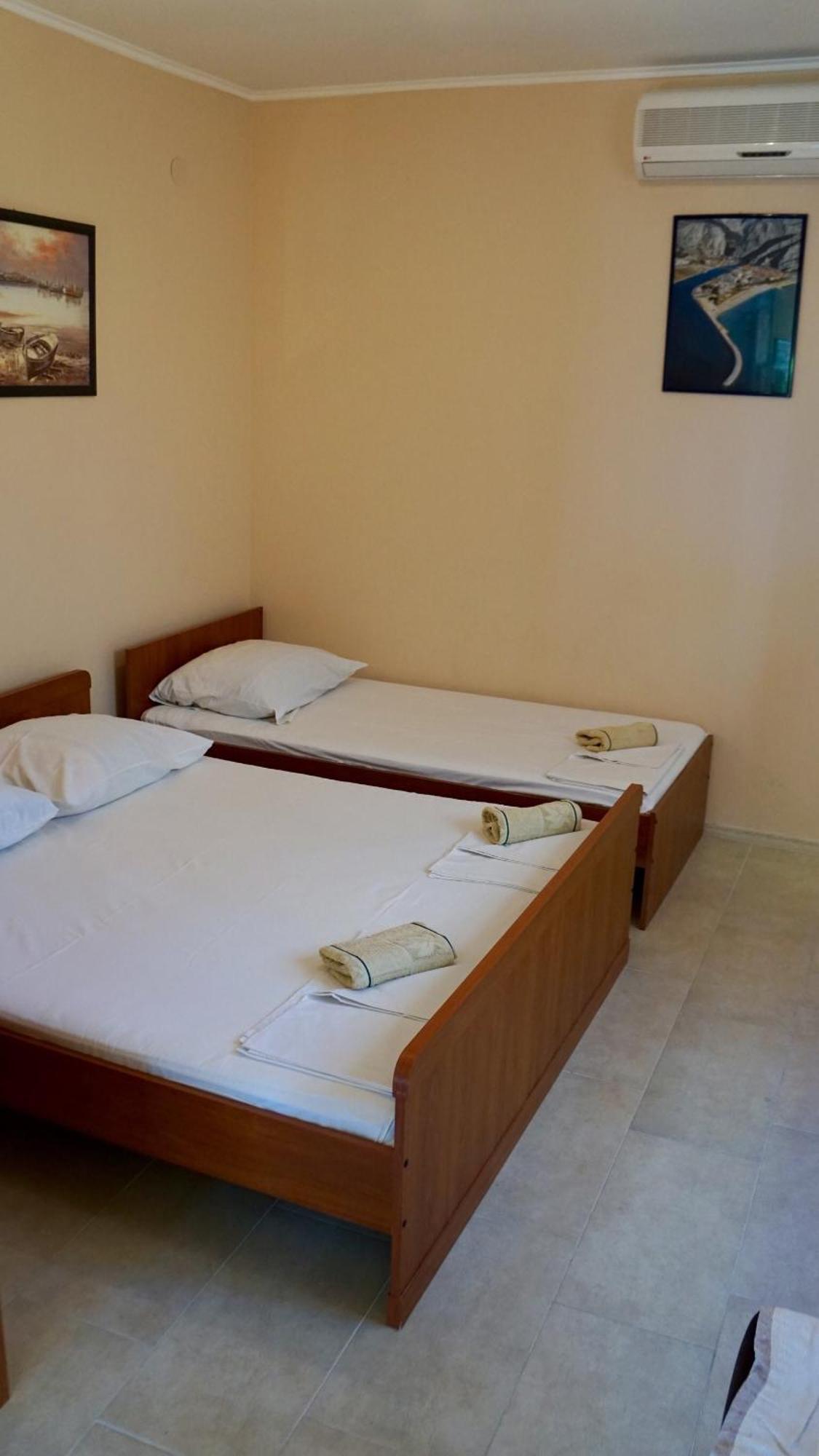 Apartments Niksa Kastelan Омиш Экстерьер фото