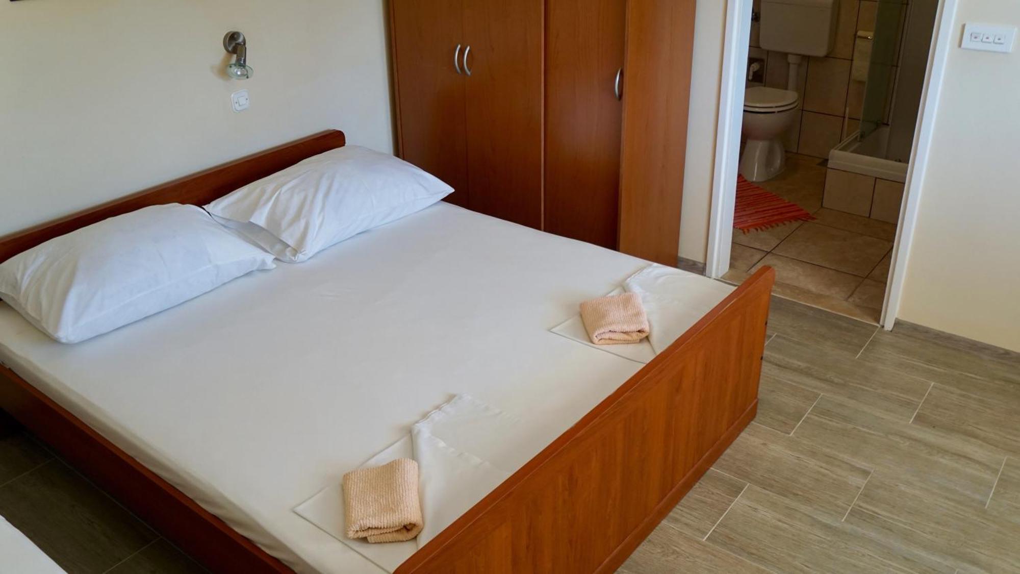 Apartments Niksa Kastelan Омиш Экстерьер фото