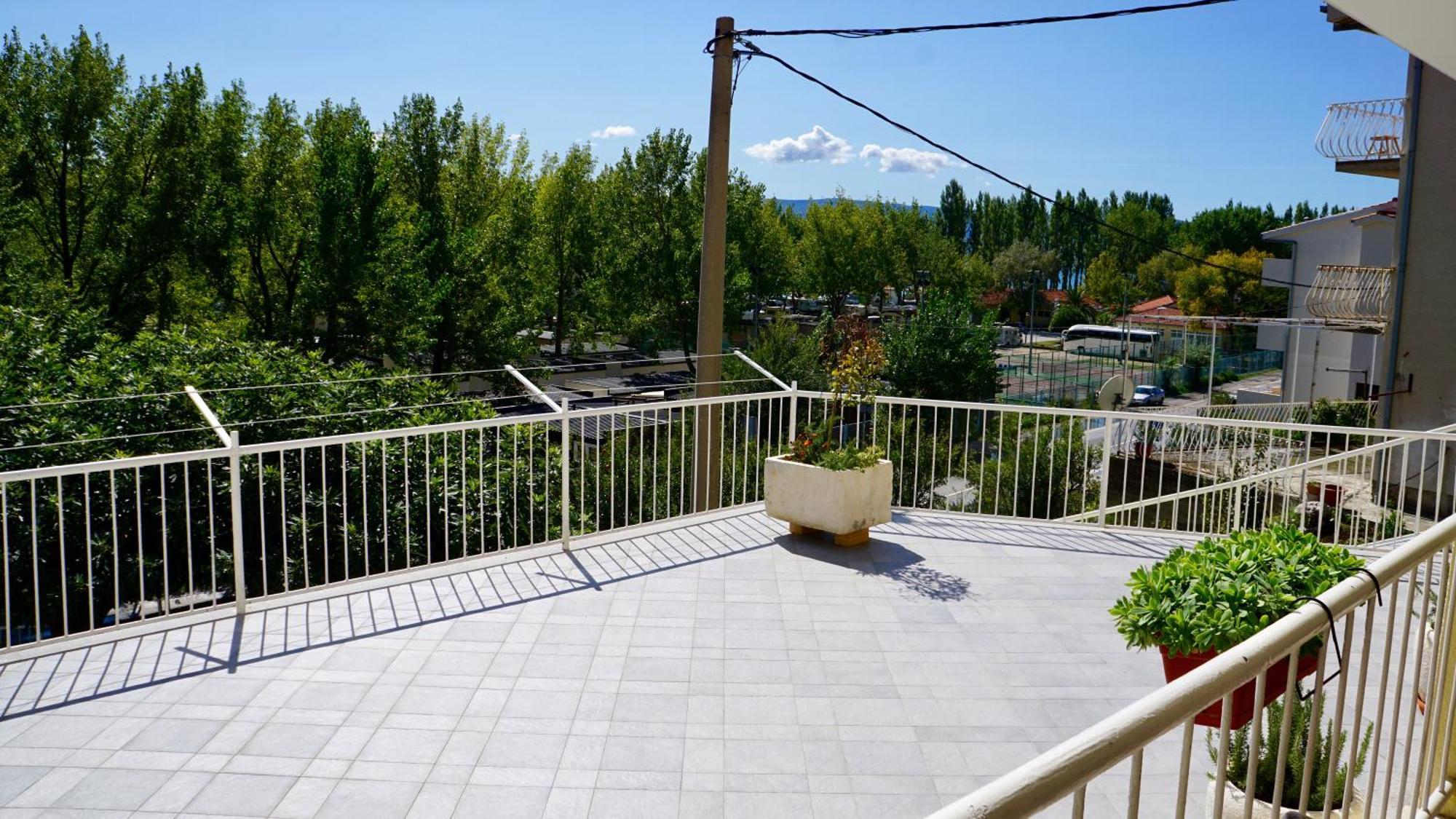 Apartments Niksa Kastelan Омиш Экстерьер фото