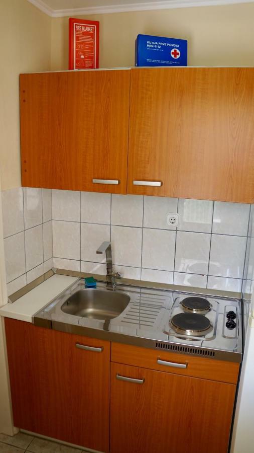 Apartments Niksa Kastelan Омиш Экстерьер фото